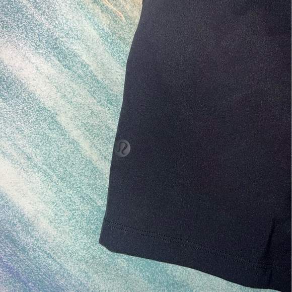 Lululemon On The Fly Short *Woven *2.5" Black (First Release) Size 6 - Picture 8 of 9